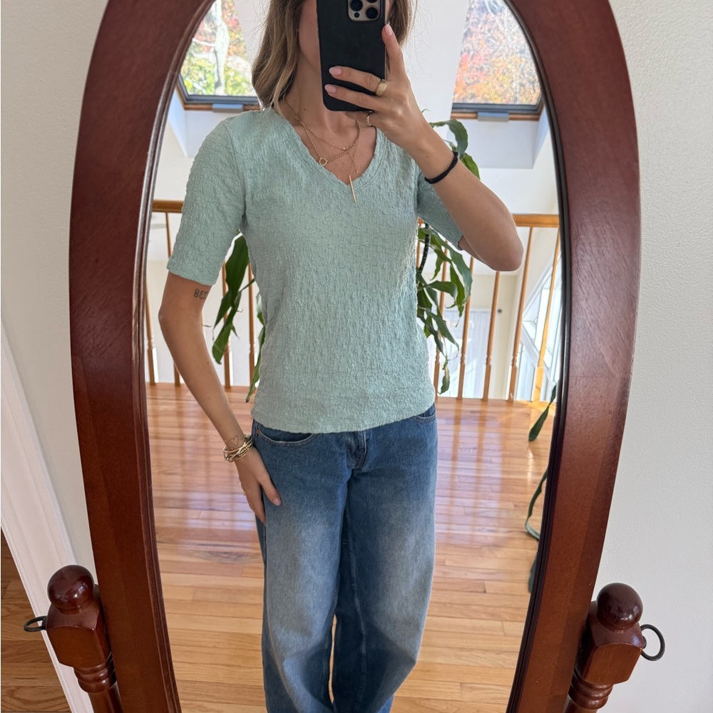 Simply Vera - Vera Wang v-neck blouse! 🤍